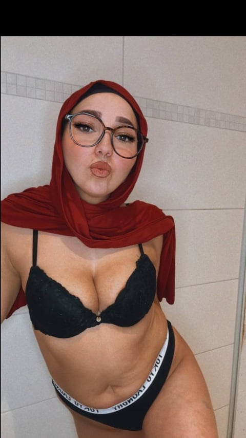 livesex.fan amira.hijab profile on OnlyFans in hijab category