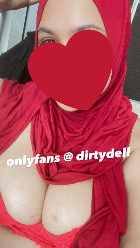 livesex.fan dirtydell profile on OnlyFans in hijab category