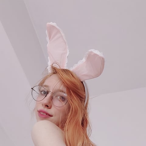 livesex.fan foxxxette profile on OnlyFans in small-tiny-tits category