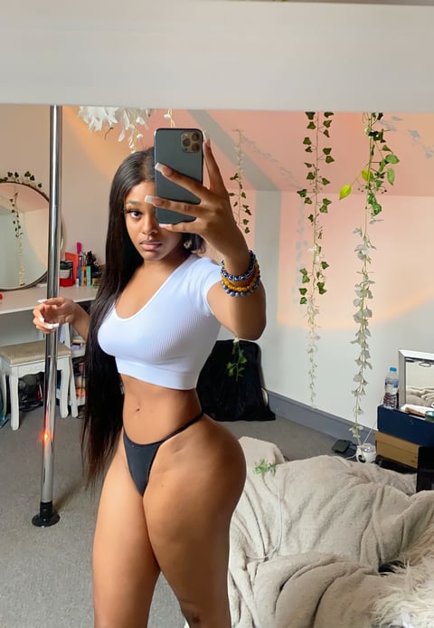 livesex.fan i6250i9202i723i profile on OnlyFans in ebony category