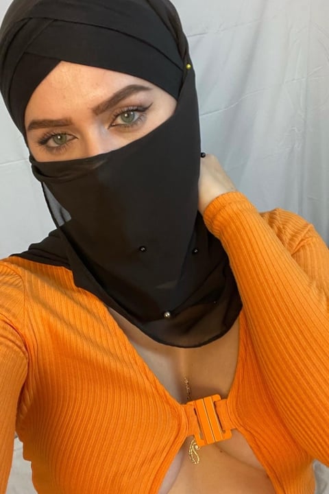 livesex.fan mayaazari profile on OnlyFans in hijab category