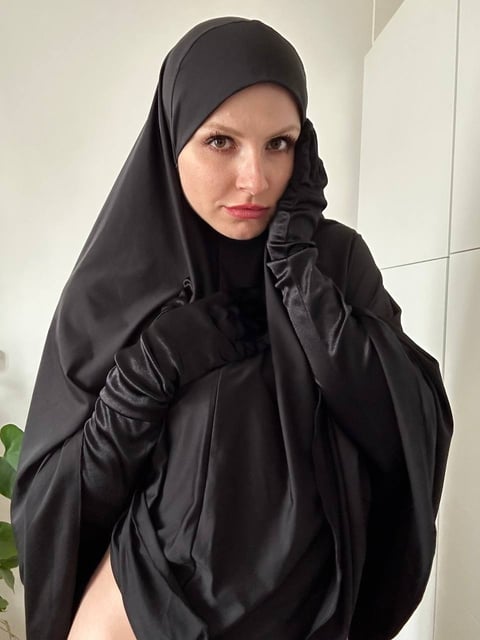 livesex.fan nuria_onelove profile on OnlyFans in hijab category