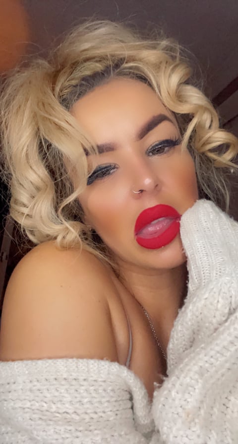 livesex.fan queeniebaby1 profile on OnlyFans in scotland category