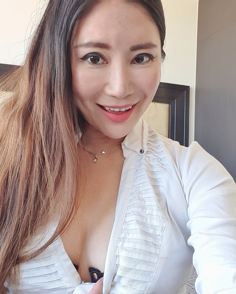 livesex.fan queeniepearl profile on OnlyFans in hong-kong category