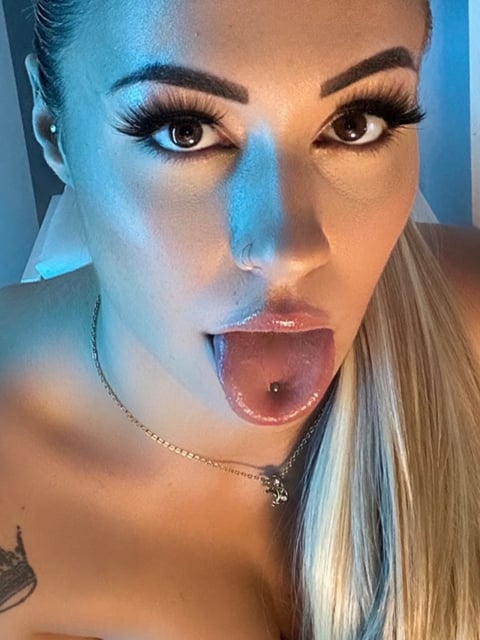 livesex.fan rocioloppez profile on OnlyFans in chinese category