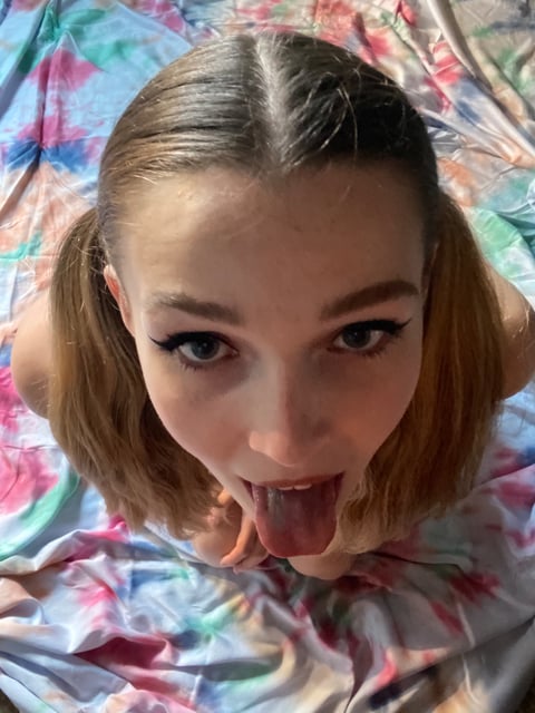 livesex.fan simpqueen profile on OnlyFans in pierced-nipples category