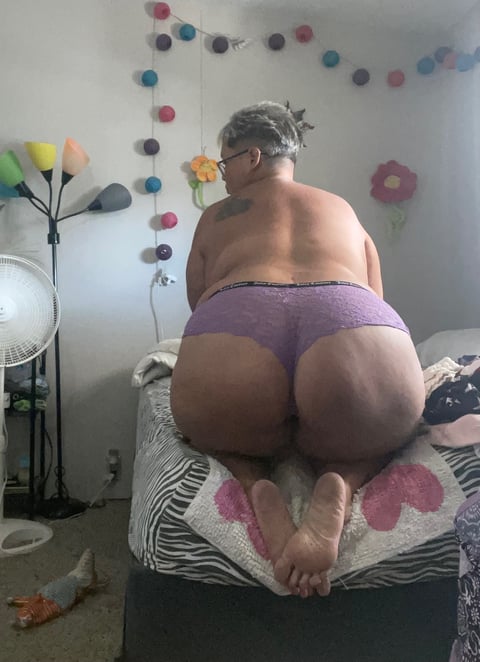 livesex.fan sinfulandluscious profile on OnlyFans in granny category