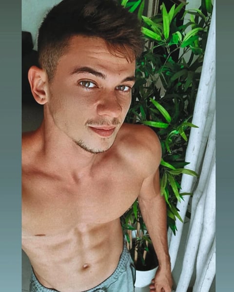 livesex.fan TommyCabrio profile on OnlyFans in gay category