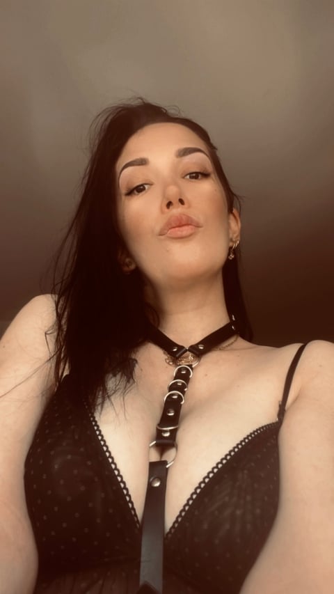 livesex.fan torturedoll666 profile on OnlyFans in serbia category