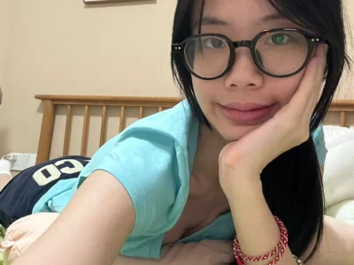 PetiteTight live cam video preview